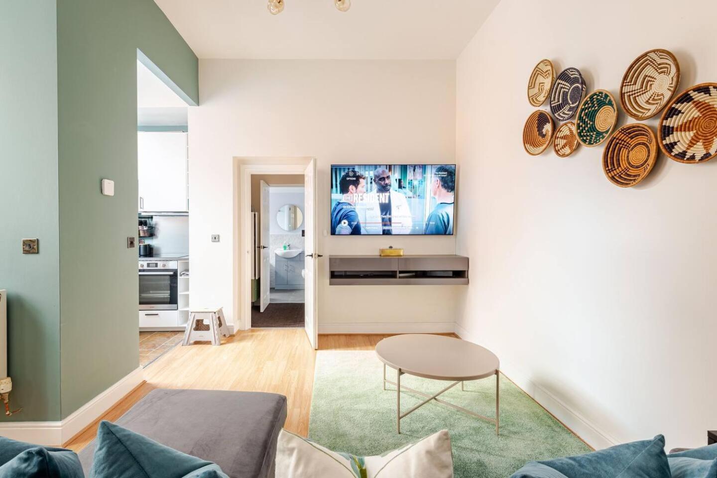 Stylish Flat In Central Location With Free Parking Swindon Exterior foto